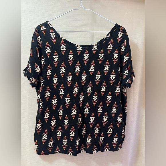 ⚫️ BOGO Rachel Zoe Black and Cream Geometric Pattern Blouse Size Large - Picture 1 of 6